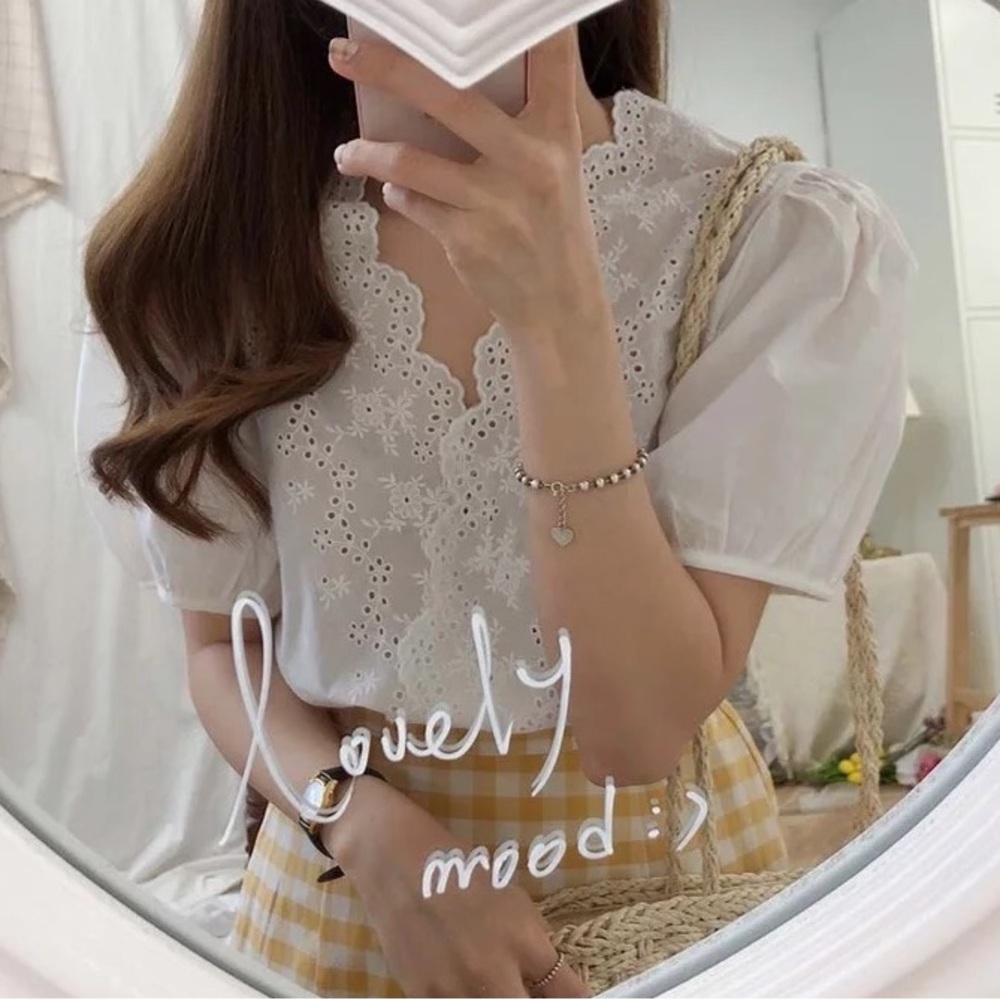 Floral embroidery lace white puff sleeve T-shirt top short sleeve Korean fashion